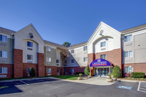 Candlewood Suites Raleigh Crabtree image 1