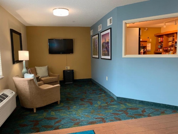 Candlewood Suites Raleigh Crabtree image 10