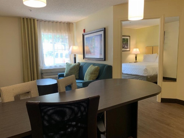 Candlewood Suites Raleigh Crabtree image 20