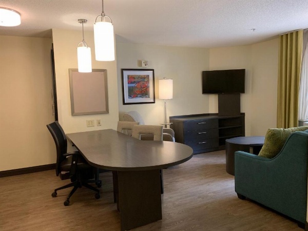 Candlewood Suites Raleigh Crabtree image 27